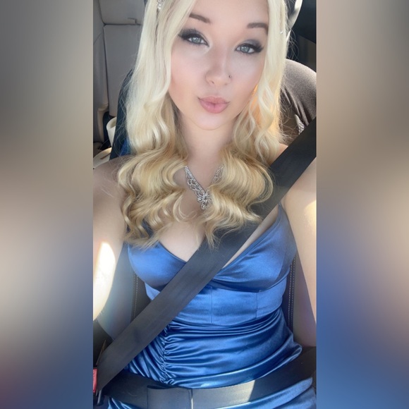 Serenity Leitch - Poshmark Profile Picture of Serenity Leitch (@serenityleitch) on Poshmark