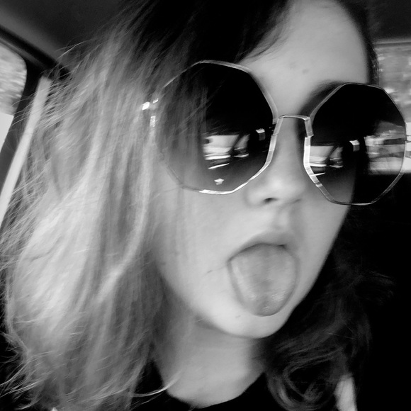 Profile Picture of Autumn Ingram (@a_g_i_) on Poshmark