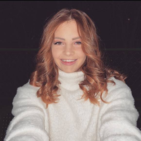 Profile Picture of Jennifer Starwalt (@jenniferstarwal) on Poshmark