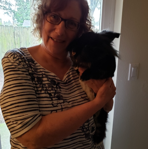 Profile Picture of Beth Baldwin (@beth_baldwin2) on Poshmark