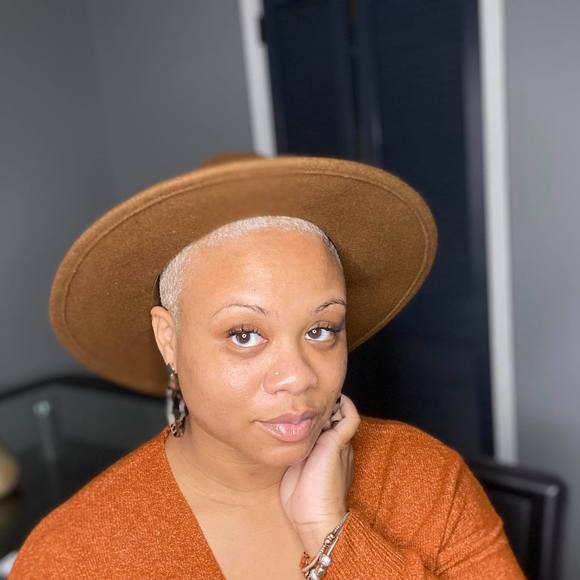Profile Picture of Candace Fayson (@cfayson) on Poshmark