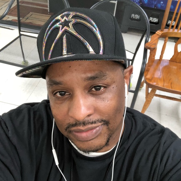 Profile Picture of David Harrington (@dharrington144) on Poshmark