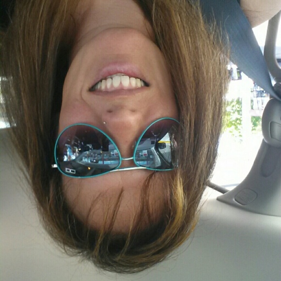 Profile Picture of Kelli Philippi (@kjphilippi) on Poshmark