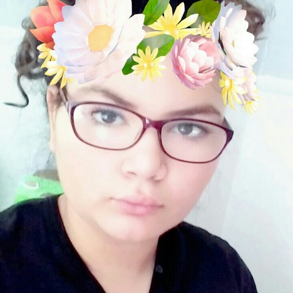 Profile Picture of Alessandra Alvarez (@alessandraa593) on Poshmark