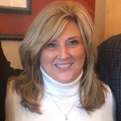 Profile Picture of Lynne Schneider (@Lynnementality) on Twitter