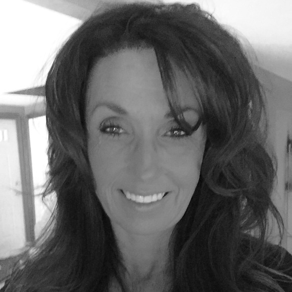 Profile Picture of Robin Yute (@robrjy711) on Poshmark