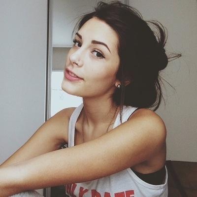 Profile Picture of Laurie Rose (@LaurieeRose) on Twitter