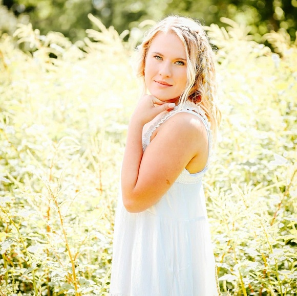 Profile Picture of Lilli Hernbloom (@lillihernbloom) on Poshmark