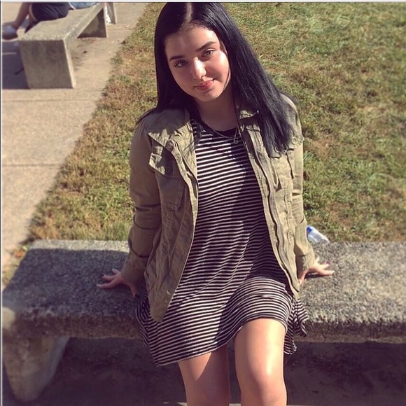 Profile Picture of Isabele Gilley (@isabeleg) on Poshmark