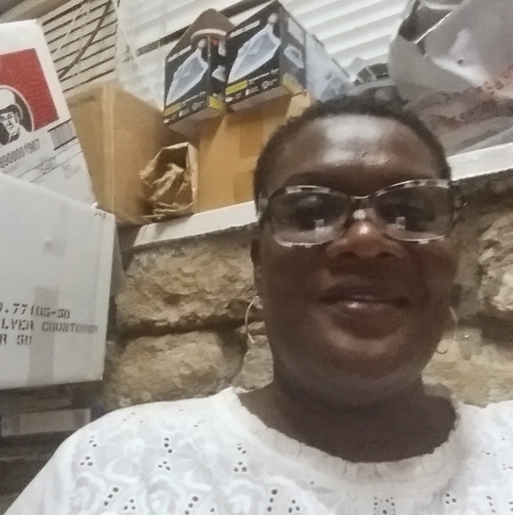 Profile Picture of Claudette Thomas (@claudettet) on Poshmark