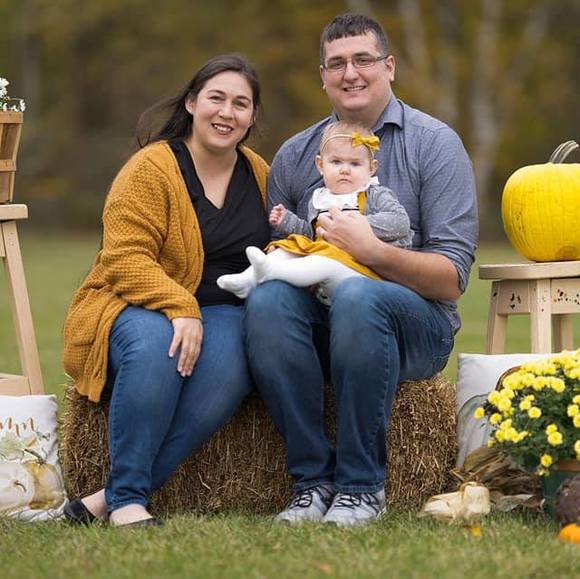 Profile Picture of Nikki Ramirez (@mehiradeoro) on Poshmark