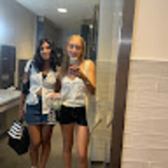 Profile Picture of Raiya Jaffer (@raiyajaffer) on Poshmark