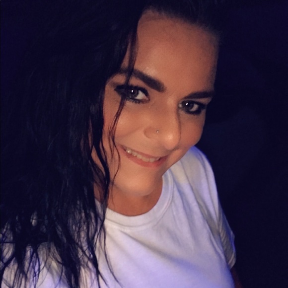 Profile Picture of Penny Sevier (@pennysevier) on Poshmark