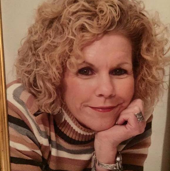 Profile Picture of Susanne Thomas (@susthomas09) on Poshmark