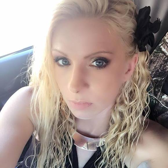 Profile Picture of Clarissa Zarefoss (@clarissazare) on Poshmark