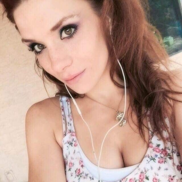 Profile Picture of Alyssa Schroeder (@lilr3d14savage) on Poshmark