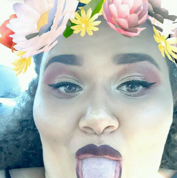 Profile Picture of Isabelle Averbuck (@izzyaver) on Poshmark