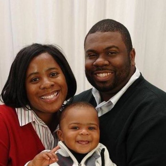 Profile Picture of Robert Skinner (@robertskinne282) on Poshmark