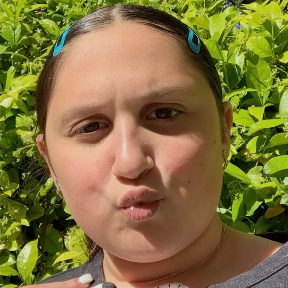 Profile Picture of Olivia Pascullo (@opasculll) on Poshmark