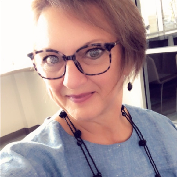 Profile Picture of Theresa Maneely (@tktiemann) on Poshmark