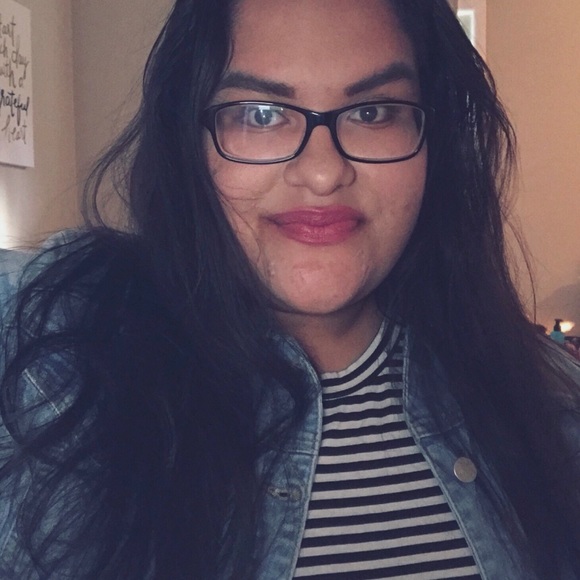 Profile Picture of Helen Quinteros (@helensq) on Poshmark