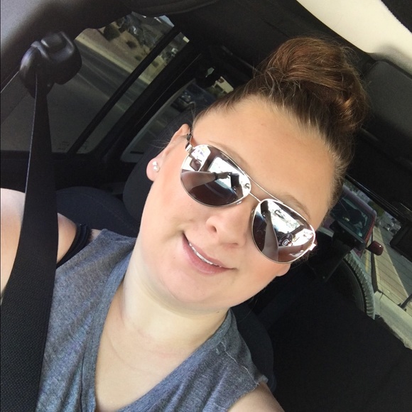 Profile Picture of Anna-kay Maciolek (@amaciolek) on Poshmark