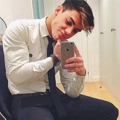 Profile Picture of Grayson Notice Me (@Sadie_Rose76) on Twitter