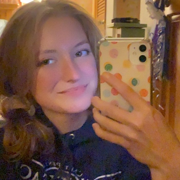 Profile Picture of Olivia Michulka (@liv503) on Poshmark
