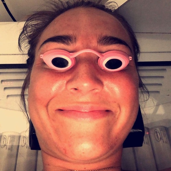 Profile Picture of Mia Walters (@miawalters06) on Poshmark