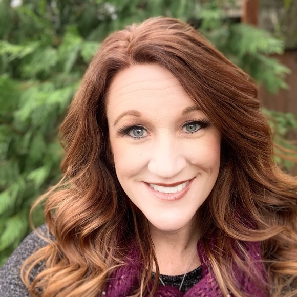 Profile Picture of Michelle Chappell (@livelovelashes1) on Poshmark