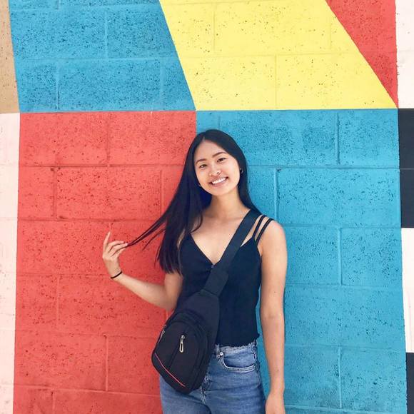 Profile Picture of Sarah Taing (@sarahtaing) on Poshmark