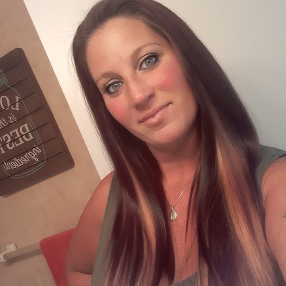 Profile Picture of Amanda Chenault (@chenault1023) on Poshmark