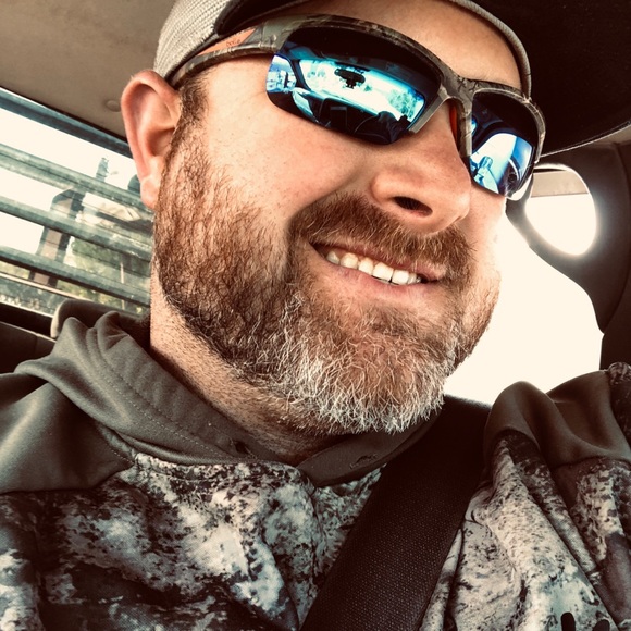 Profile Picture of Robert Wilhoit (@kinsleywilhoit) on Poshmark