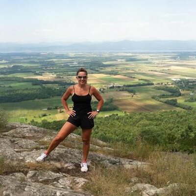 Profile Picture of Polly Anna (@PollyannaRead) on Twitter