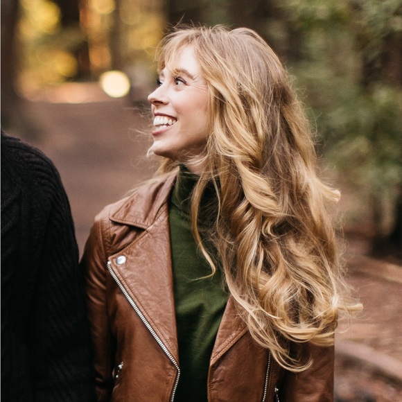 Profile Picture of Kimmie Orton (@kimmieorton) on Poshmark