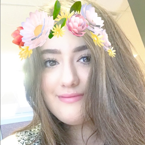 Profile Picture of Cassandra Sandoval (@cassandrabx) on Poshmark