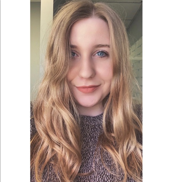 Profile Picture of Skyler Moore (@moore_skyler) on Poshmark