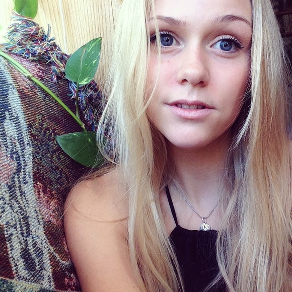 Profile Picture of Tina Thielman (@tinathielman) on Poshmark