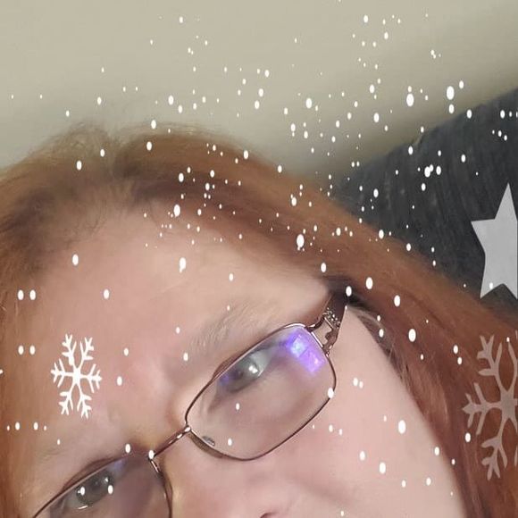 Profile Picture of Diana Devault (@dianadevault) on Poshmark