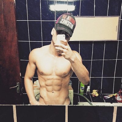 Profile Picture of Sergiu (@DwaynePearson98) on Twitter