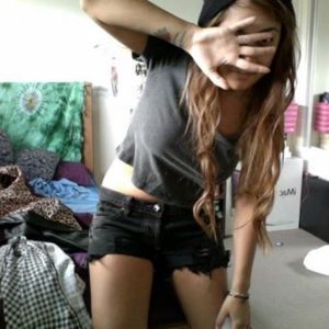 Profile Picture of Astrid Rodriguez (@_xbeatyourheartoutx_) on Myspace