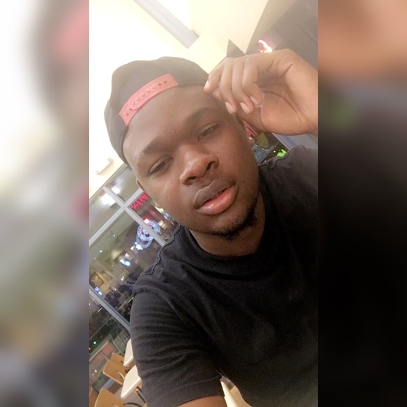 Profile Picture of Vernardo Gray (@kinggmaine) on Poshmark