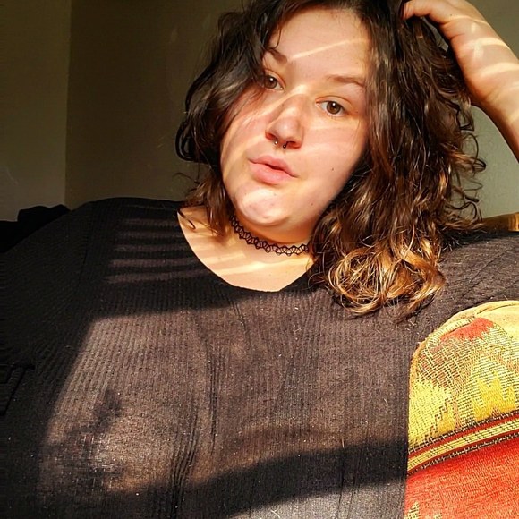 Profile Picture of Areta Updegraff (@hippiecrit) on Poshmark