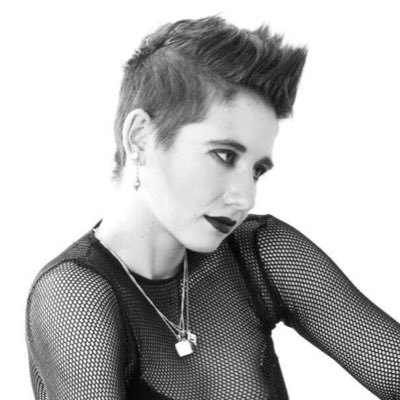 Profile Picture of Phoebe Roberts (@breakinglight11) on Twitter