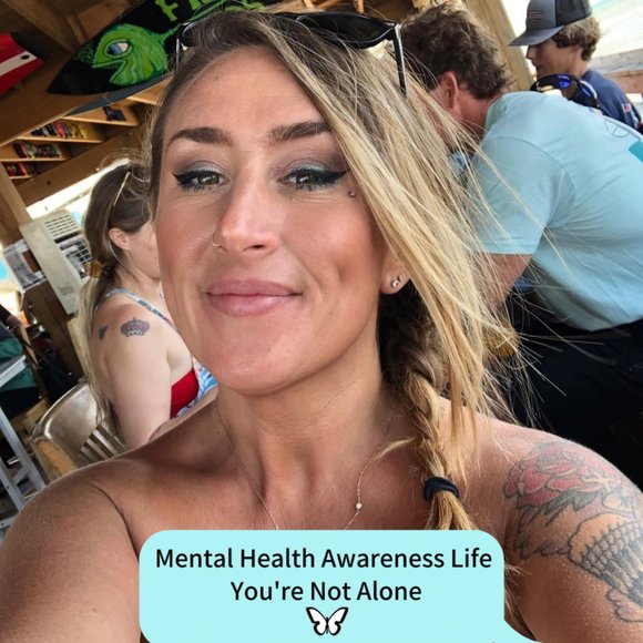 Profile Picture of Danielle Grossnickle (@daniellegrossni) on Poshmark