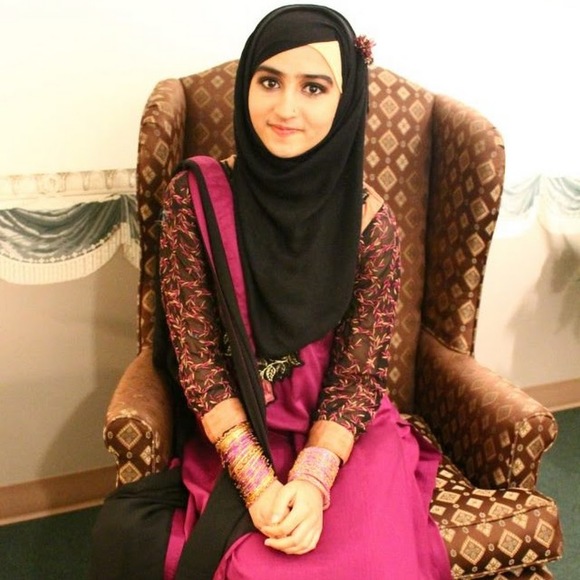 Profile Picture of Humaira Ahmed (@humairabear) on Poshmark