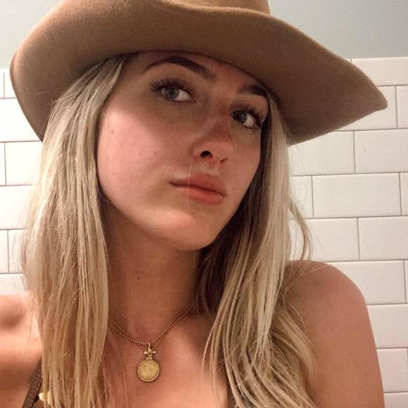 Profile Picture of Sophia Brauer (@sgb201) on Poshmark