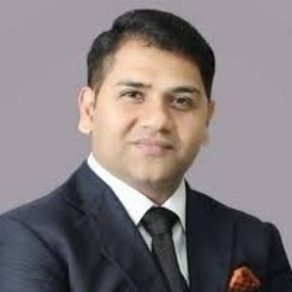 Profile Picture of Jay Shah (@jayshah383) on Poshmark