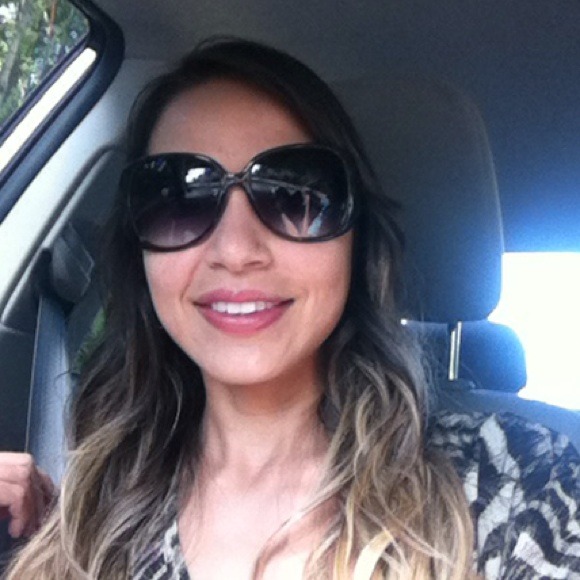 Profile Picture of Cinthia Scudere-chapman (@cscuderec) on Poshmark