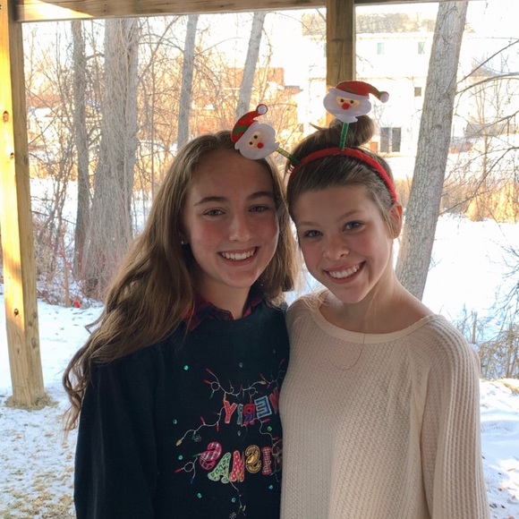 Profile Picture of Chloe Simanek (@chloesimanekk) on Poshmark